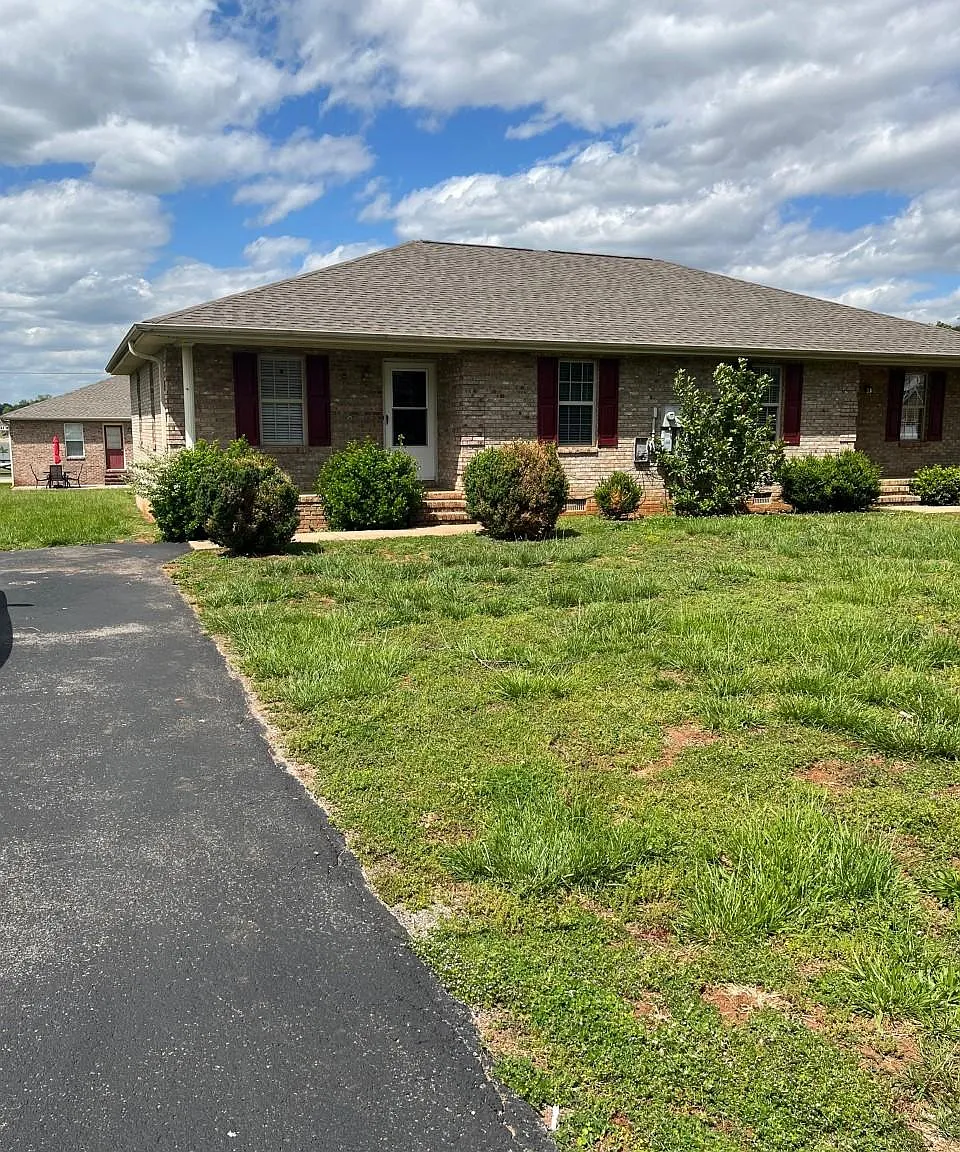 2 bed, 994 sqft, $1,300 — Photo 2
