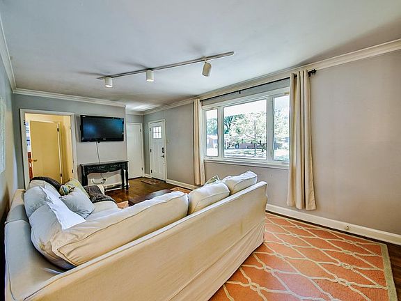 5th image of 4964 Sequoia Ave