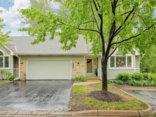 8207 Norman Creek Trl, Bloomington, MN 55437