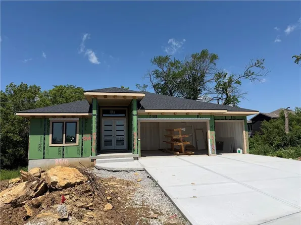 8910 Ginger St, Lenexa, KS 66227