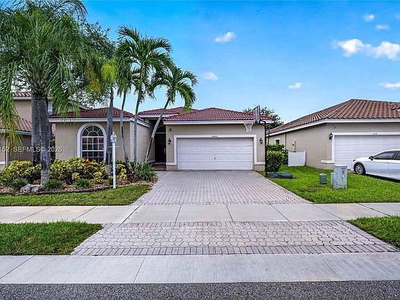 5th image of 11625 NW 48th St