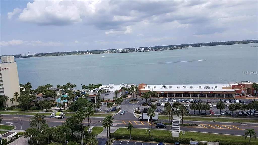 2 bed, 2.0 bath, 1111 sqft, $5,000 — Photo 3