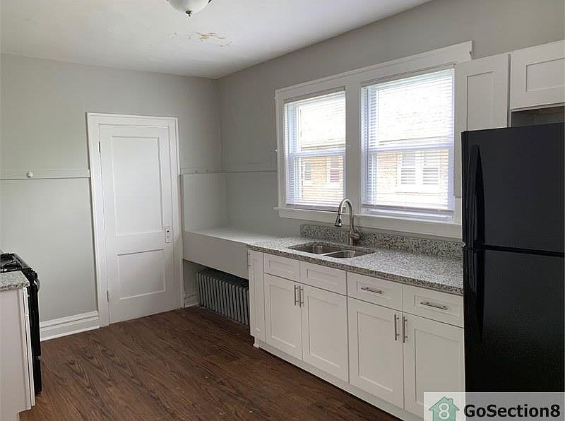 1st image of 6957 S Artesian Ave