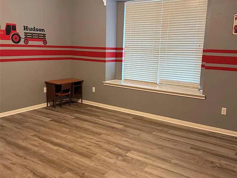 5600 FM 1466 — Photo 17