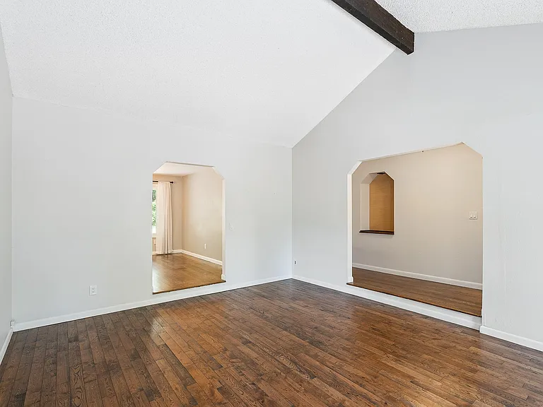 2133 SW Marigold St — Photo 6
