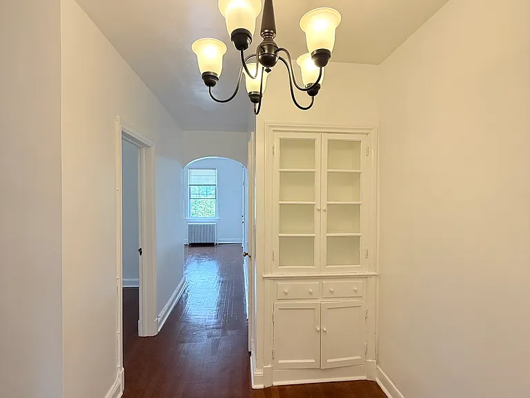 4034 Calvert St NW #5 — Photo 2