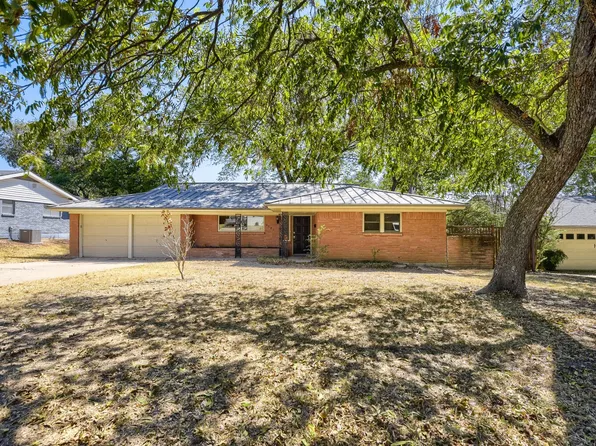 4105 Springbranch Dr, Benbrook, TX 76116