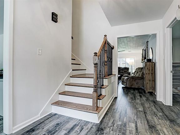 4th image of 4027 Shady Springs Dr