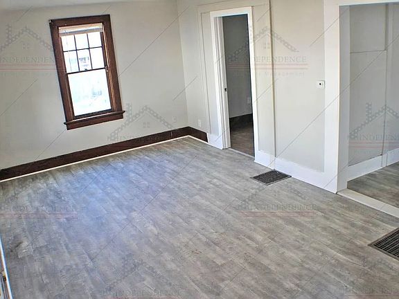 3rd image of 32 Utah Ct