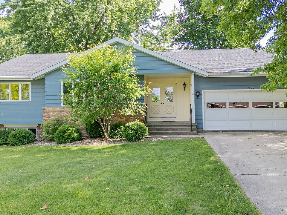 1st image of 909 Carolyn St
