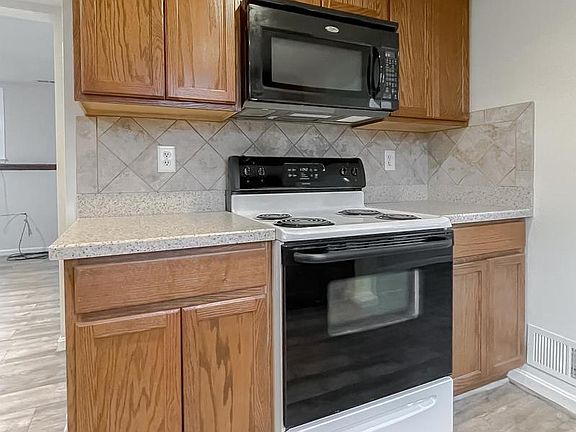 4th image of 21962 Stoney Brook Dr
