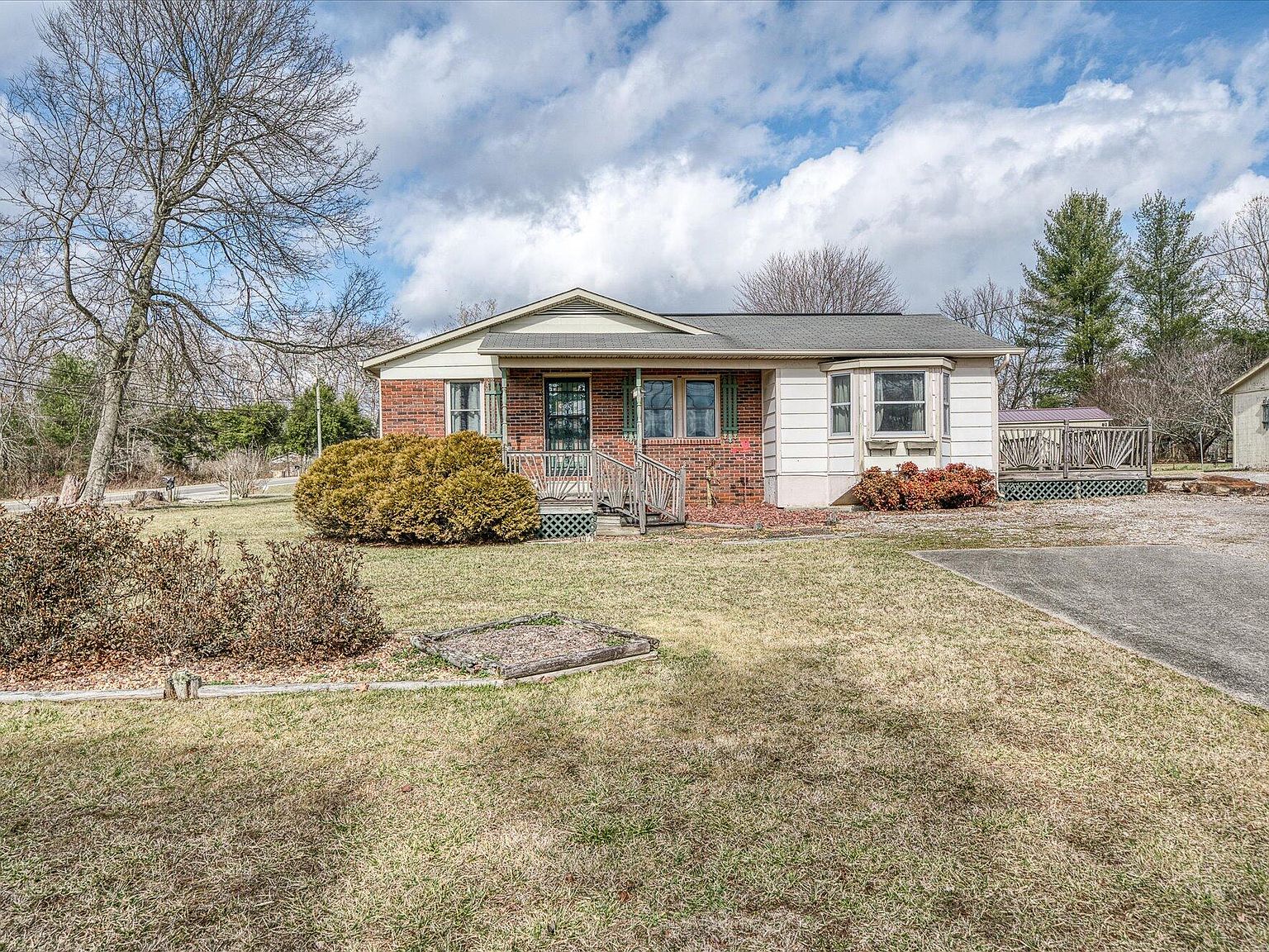 23 Oak Hill Dr, Crossville, TN 38572 | MLS #1521824 | Zillow