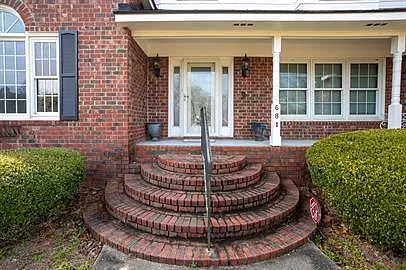 681 Marlborough Dr — Photo 8