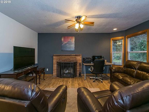 5th image of 4618 NE 39th Ave