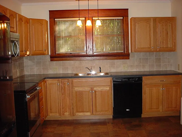 Large Eat-in Kitchen
