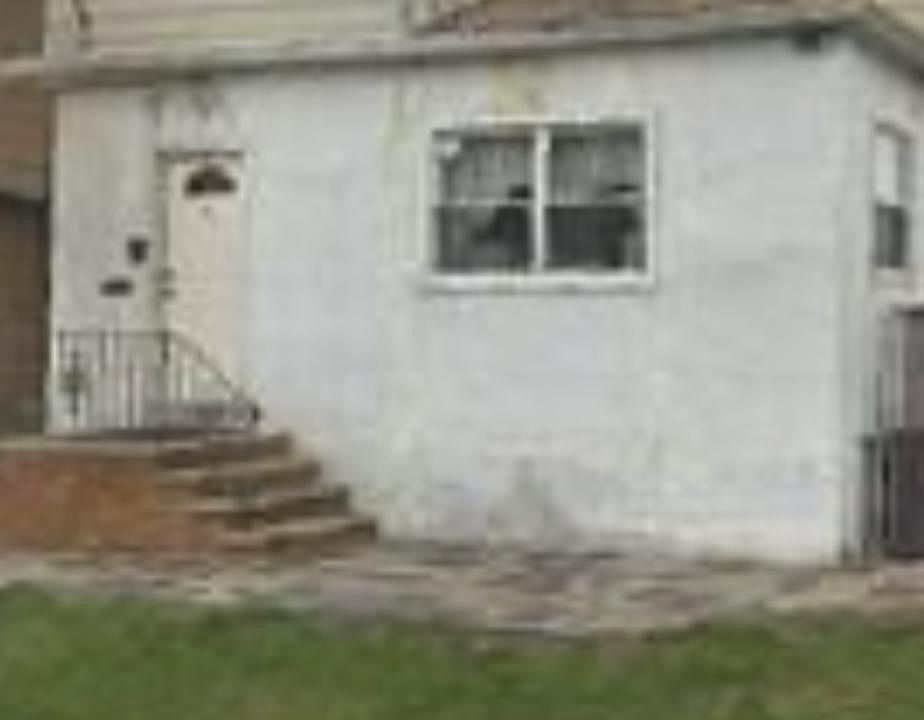 1st image of 61 Evelyn Pl