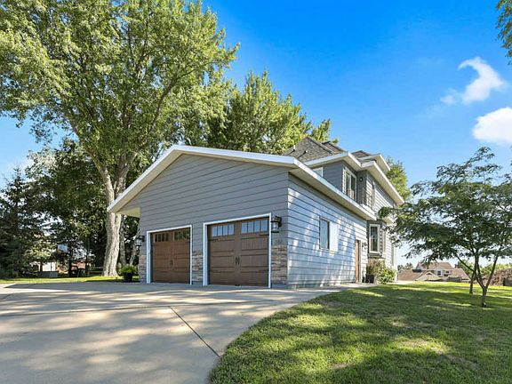 5th image of 3811 Plum Creek Dr