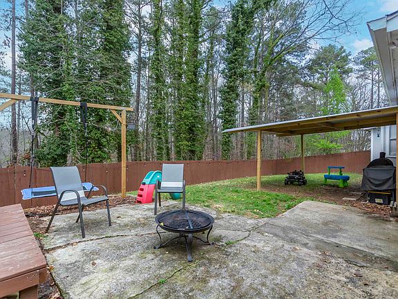 3rd image of 215 8th St N