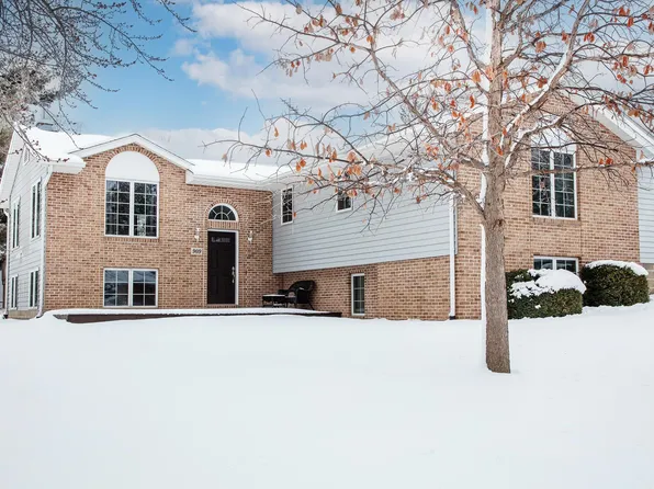 909 1st St SE, Waverly, IA 50677