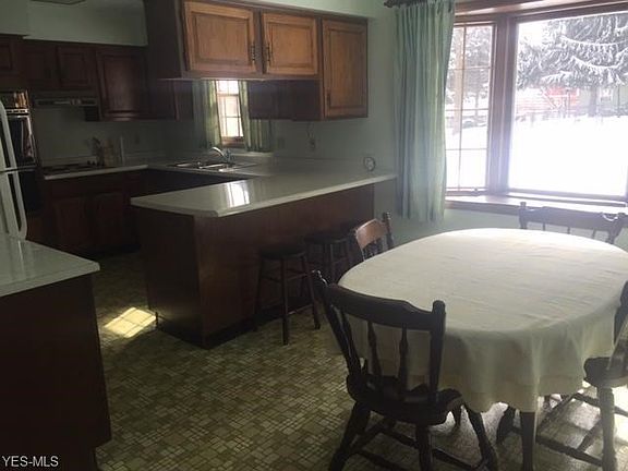 3rd image of 128 Haviland Dr