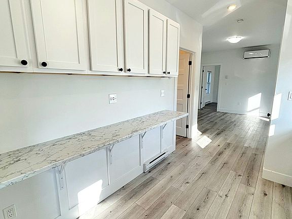 4th image of 217 Saint John St