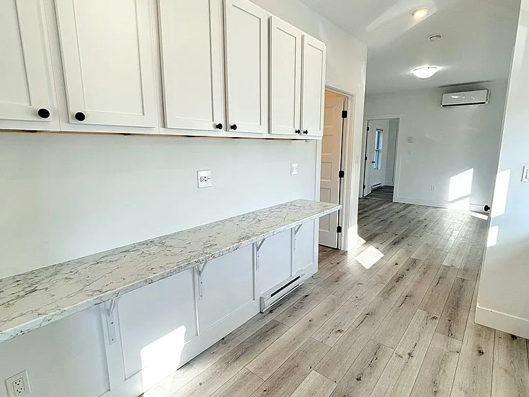 217 Saint John St — Photo 3