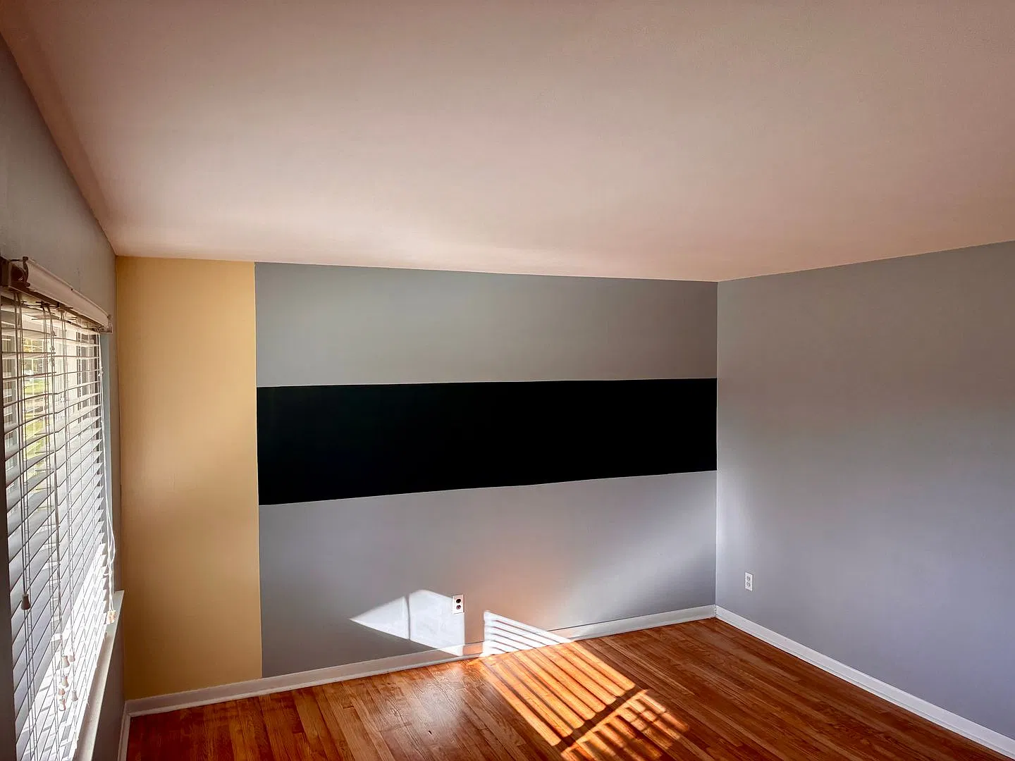 3 Bed,2 Bath,Finished Basement, Fenced Yard & Screened-In Patio! — Photo 2