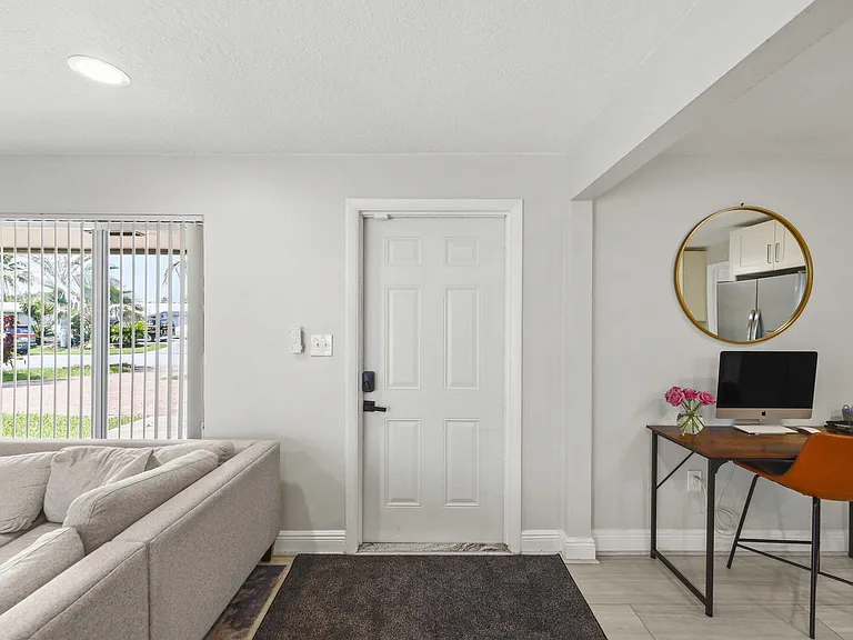 1710 SW 4th Ave — Photo 7