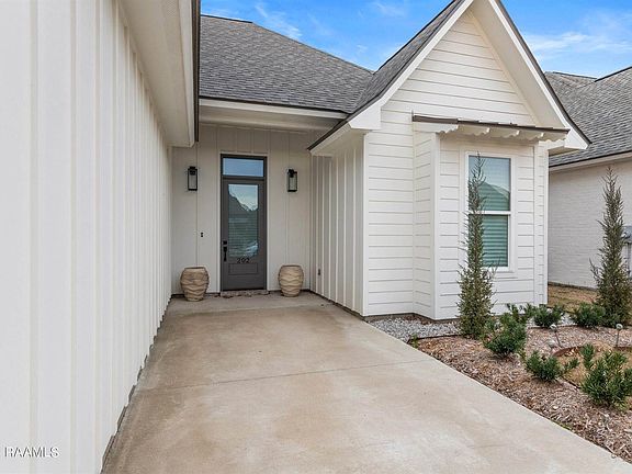 3rd image of 202 Golden Cypress Dr