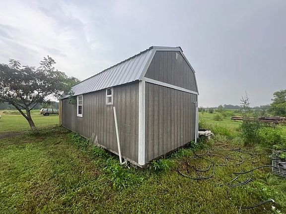 3rd image of 1000 Honeysuckle Rd