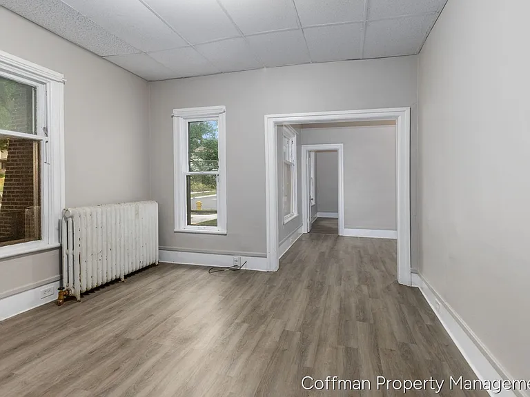 1545 Queen Ave NE — Photo 6