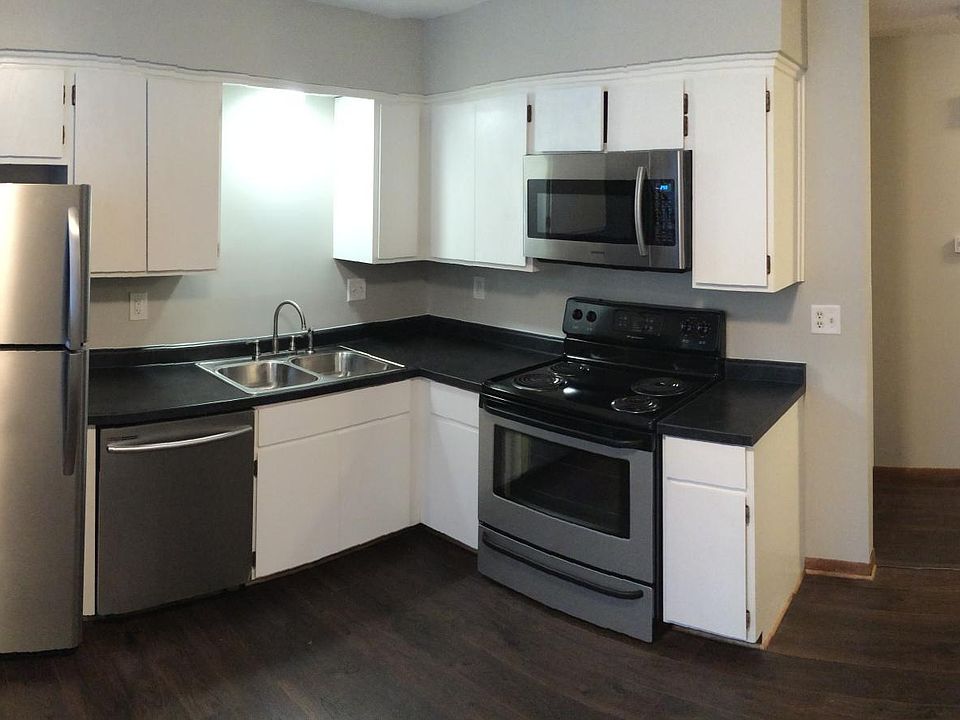 1st image of 460 Stanley St APT 4
