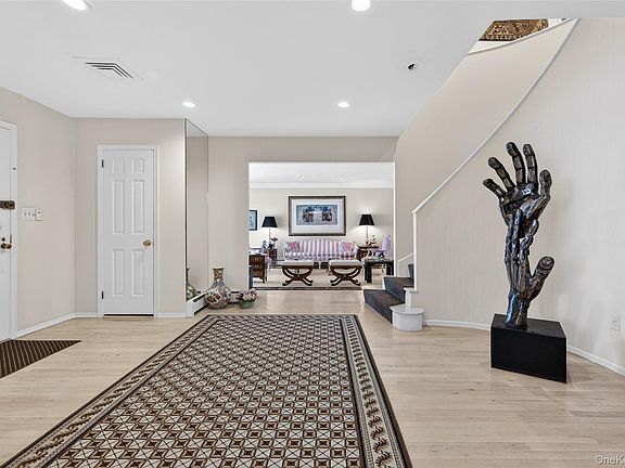 5th image of 18 Quaker Ridge Drive