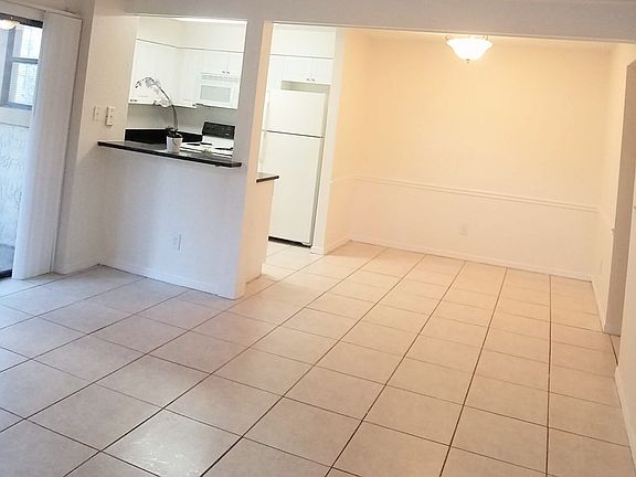 5th image of 2911 Antique Oaks Cir APT 9