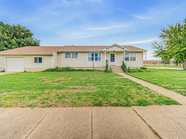 106 W 6th St, Chapman, KS 67431