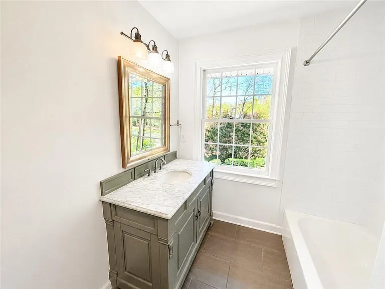 4586 Peachtree Dunwoody Rd — Photo 11