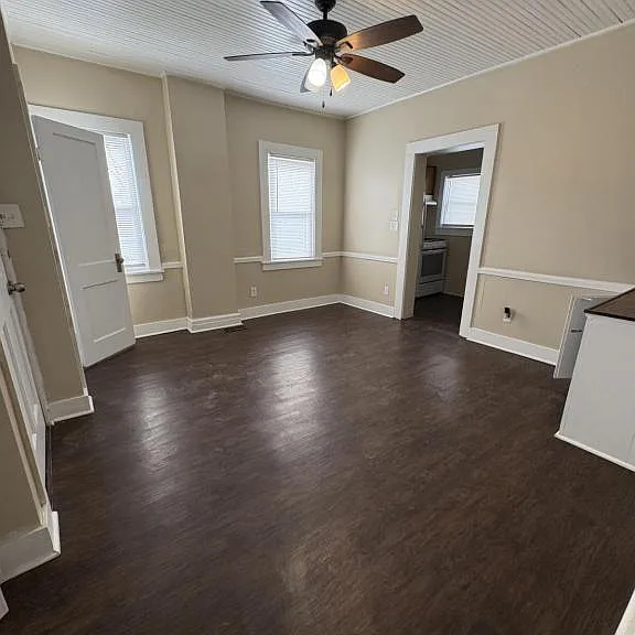 107 E 2nd St #107 — Photo 11