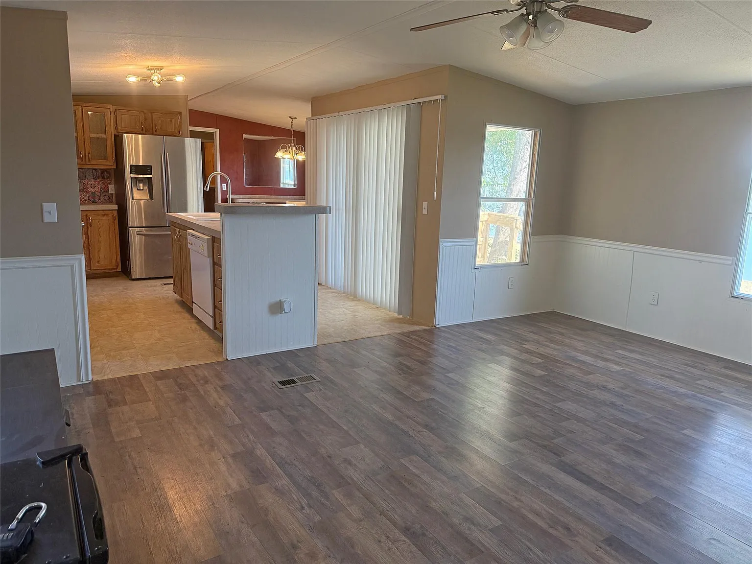 3 bed, 2.0 bath, 1324 sqft, $1,300 — Photo 3
