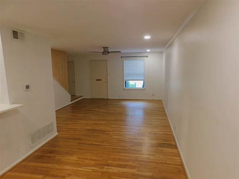 4906 N Hall St — Photo 3