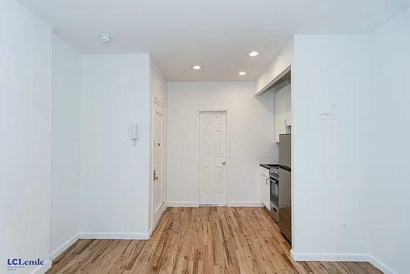 Rented by LC Lemle Real Estate Group | media 15