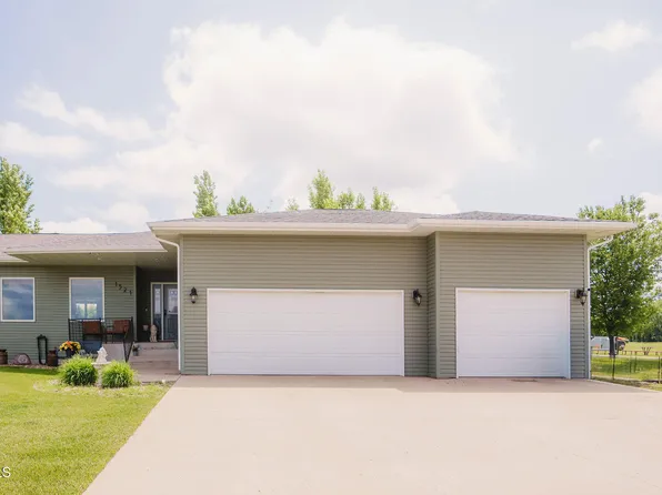 1521 10th St SW, Jamestown, ND 58401