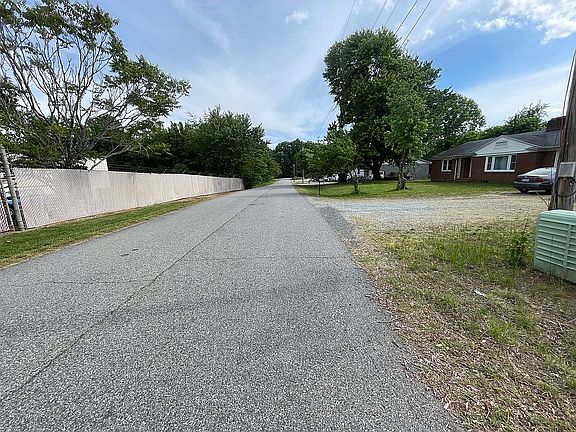 Dead end, Neighbors 