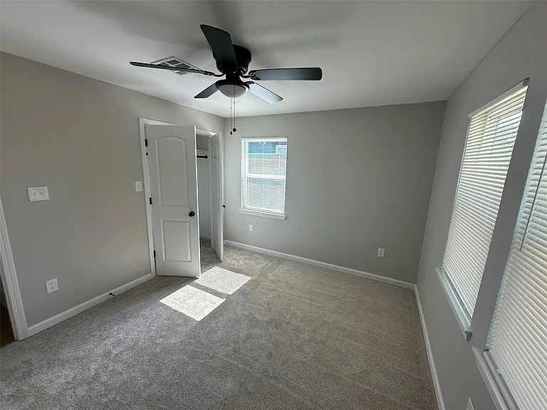 1041 Evanston St — Photo 6