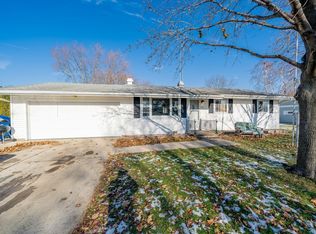 640 W Gruenwald Ave, Oshkosh, WI 54901