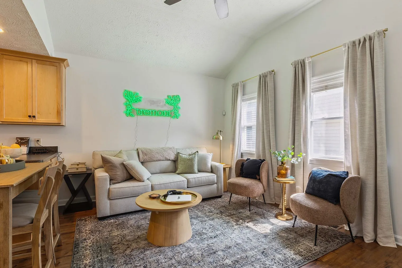 1 bed, 1.0 bath, 548 sqft, $3,408 — Photo 4