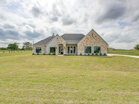 2nd image of 1001 Magnolia Ct