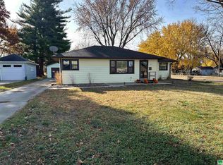 1422 E 9th St, Sheldon, IA 51201