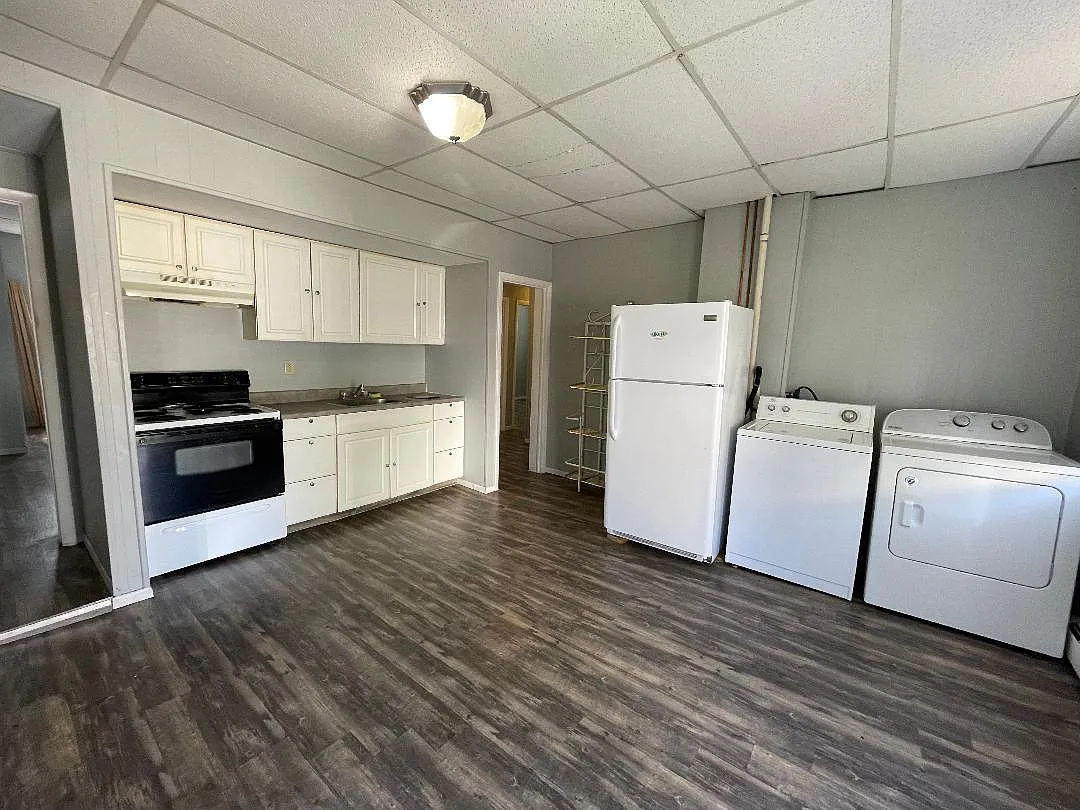 2 bed, 900 sqft, $825 — Photo 2