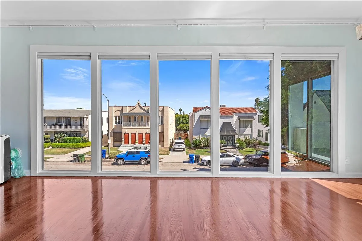 2 bed, 1.5 bath, 877 sqft, $2,800 — Photo 4