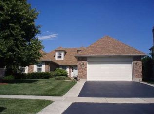 810 Raintree Dr, Naperville, IL 60540